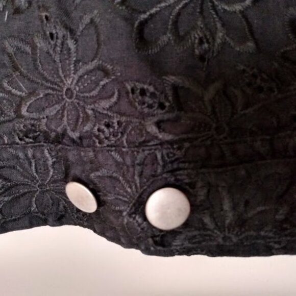 Black Floral Linen Lace Jacket with Front Pockets and Collar - Picture 9 of 15